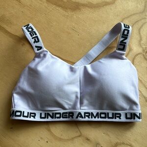 📣LAST CHANCE📣 Under Armour purple sports bra EUC medium